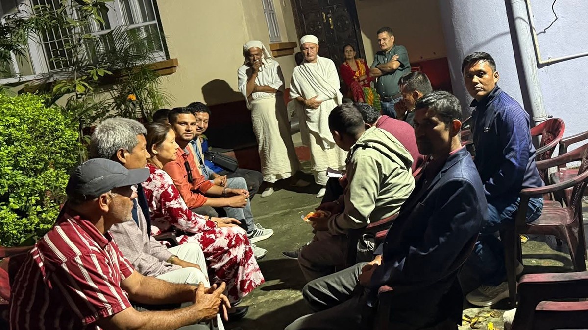 माओवादी नेताहरुद्वारा पितृशोकमा रहेका एमाले नेता पाण्डे परिवारमा समवेदना प्रकट