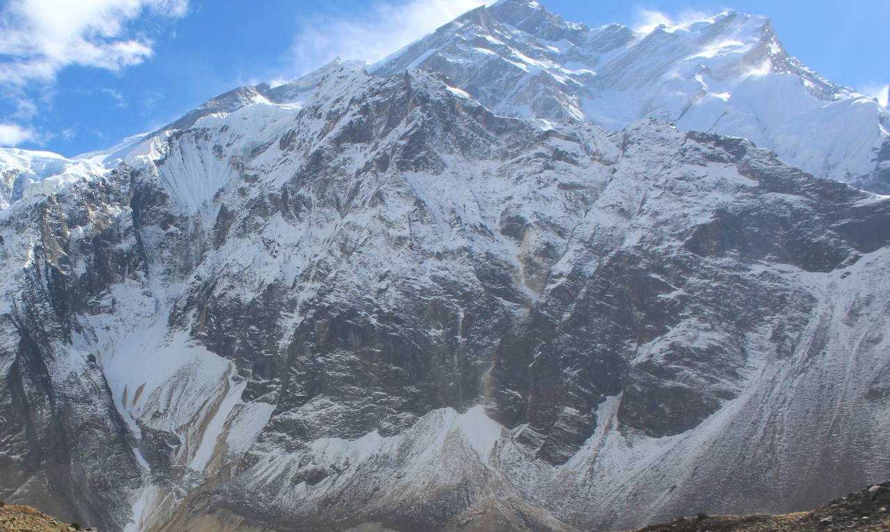 जेठो हिमालको आधार शिविर पूर्वाधारको प्रतीक्षामा