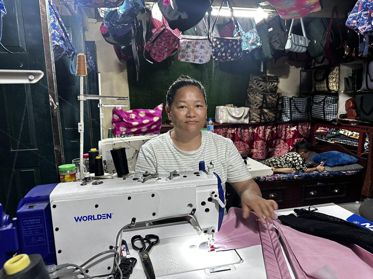 ‘युट्युव’ हेरेर सीप, ‘फेसबुक–टिकटक’ बाट बजारीकरण