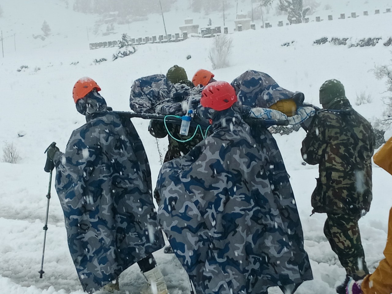 हिमपातबाट अलपत्र ७५० जनाको तिलिचो वेश क्याम्पबाट उद्धार