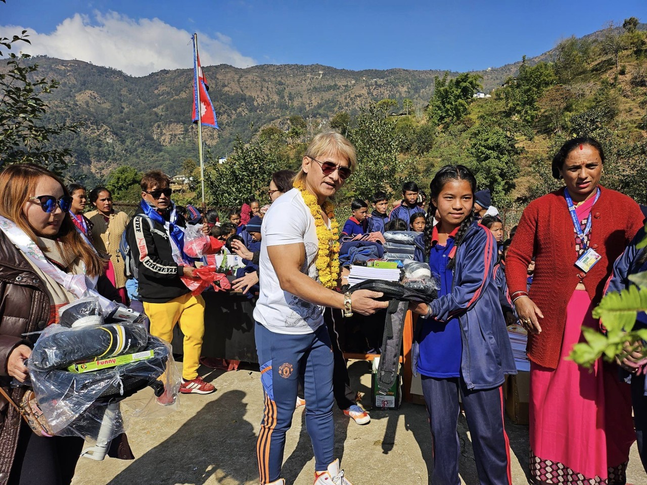 सिन्धुपाल्चोक र दोलखाका ५३ विद्यार्थीलाई तामाङ सोसाइटी अफ युकेद्वारा ३ लाखबराबरको छात्रवृत्ति वितरण