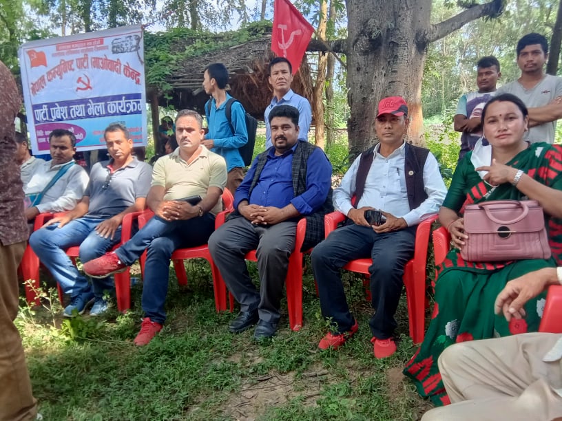 सिन्धुलीमा एमाले, कांग्रेसलगायत पार्टी परित्याग गरी २ सय जना माओवादी केन्द्रमा प्रवेश 