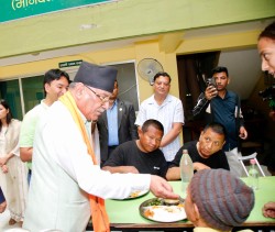 सीता दाहालको स्मृतिमा मानव सेवा आश्रममा अध्यक्ष प्रचण्ड