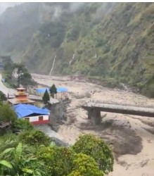 कालीगण्डकीले पोखरेबगरको पुल बगायो