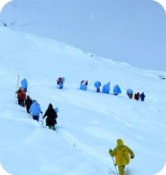 बेमौसमी हिमपातले हिमालको सौन्दर्य बढाउँछ