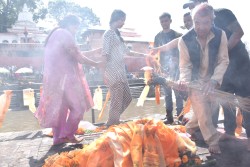 कुशको शव बनाएर पत्रकार थामीको अन्त्येष्टि