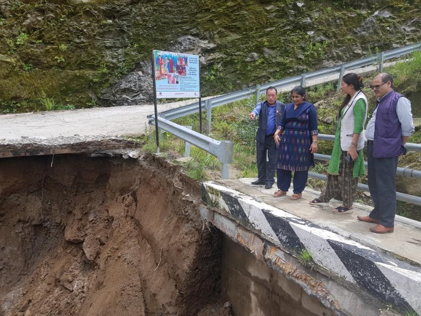 नुवाकोटको बाढीपहिरो ग्रस्त क्षेत्रमा संघीय सांसद र प्रदेश उपसभामुख