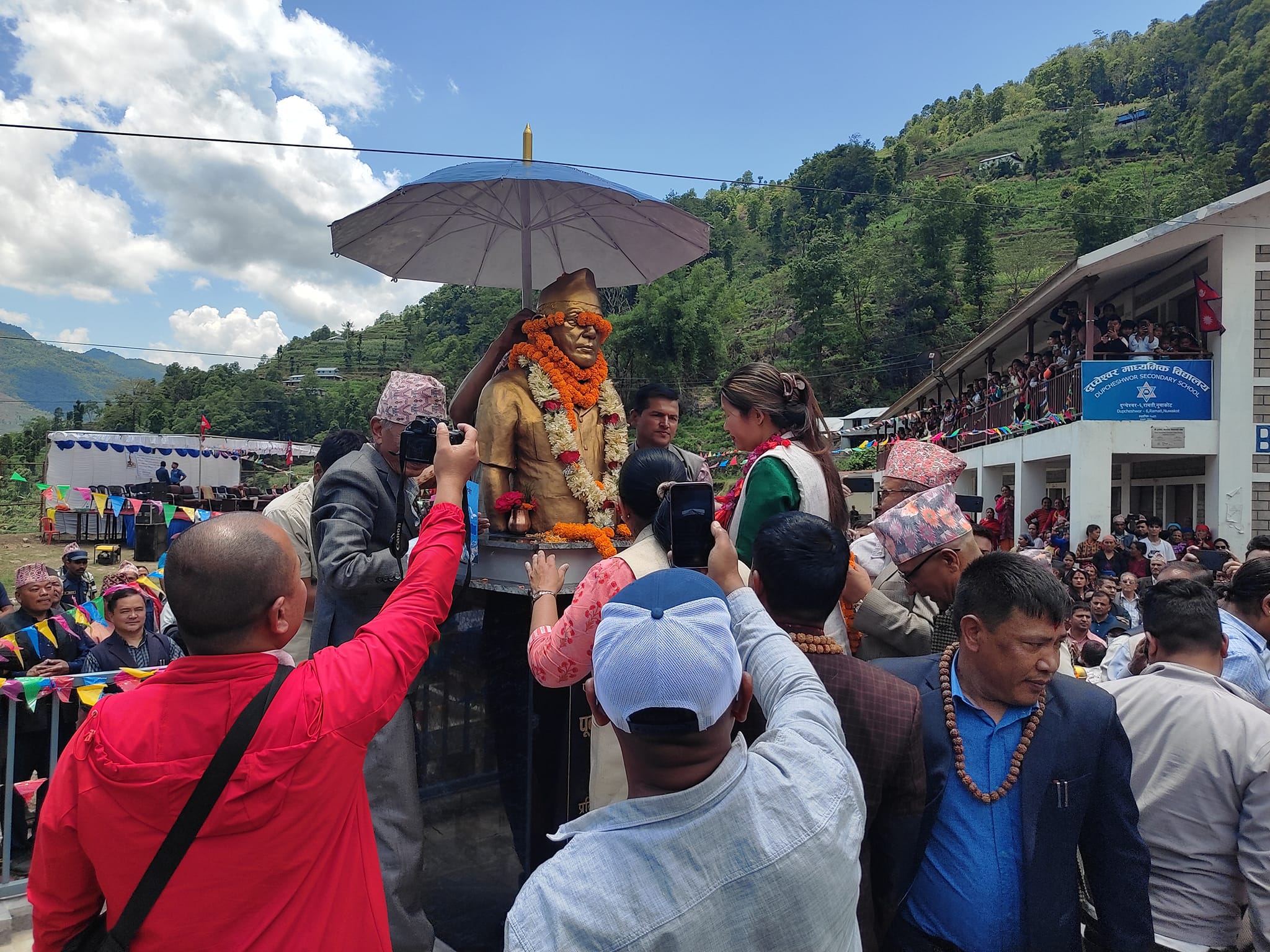 नुवाकोटको दुप्चेश्वरमा पूर्वसांसद गणेश पण्डितको सालिक अनावरण 