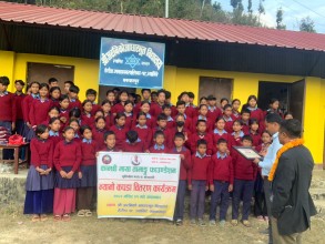 जब न्यानो कपडा बोकेर डा. थोकर आफै विद्यालय पुग्नुभयो