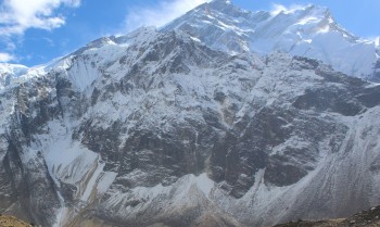 अन्नपूर्ण आधार शिविरमा पदयात्रा रोकियो : पर्यटकलाई नारच्याङ र भुरुङ्ग तातोपानीमा ल्याइयो