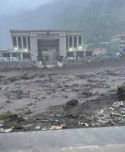 भोटेकोशी नदीमा बाढी आउँदा रसुवागढी भन्सार क्षेत्रमा ठुलो क्षती,नेपाल-चीन जोड्ने मितेरी पुल बगायो  