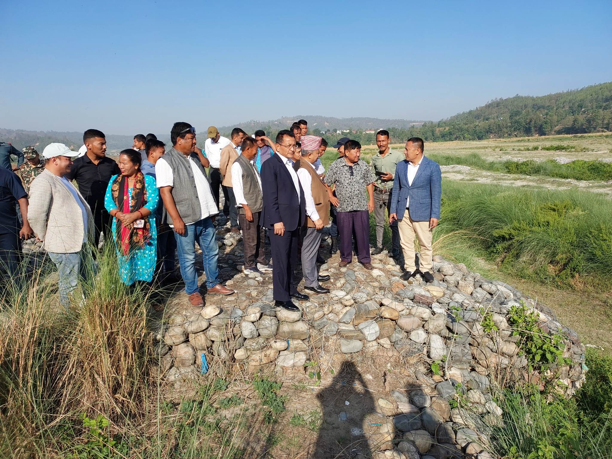 मुख्यमन्त्री, कानून र सिँचाइ मन्त्रीद्वारा हरिहरपुरगढीको बज्रमारा सिँचाइ आयोजनाको अनुगमन 