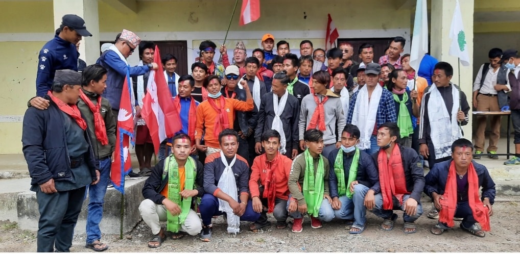 एमाले र माओवादीमा रहेका नुवाकोट बेतिनीका ३७ युवा कांग्रेस प्रवेश