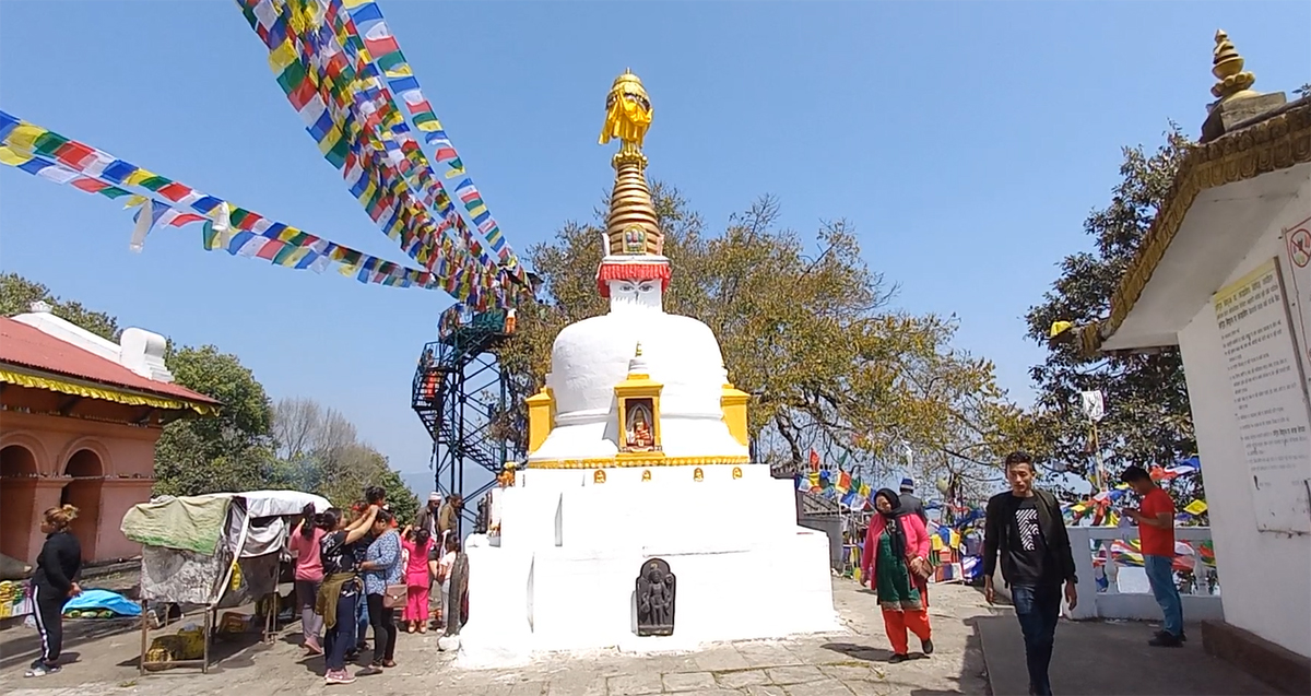 बौद्धमा दिवङ्गत पितृका नाममा बत्ती बालेका भक्त लागे बालाजु