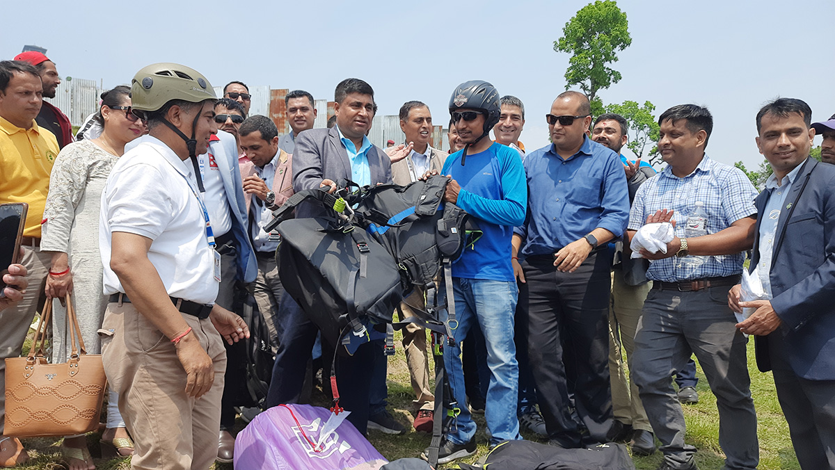 पोखराको आकाशमा खुला प्याराग्लाइडिङ प्रतियोगिता सुरु