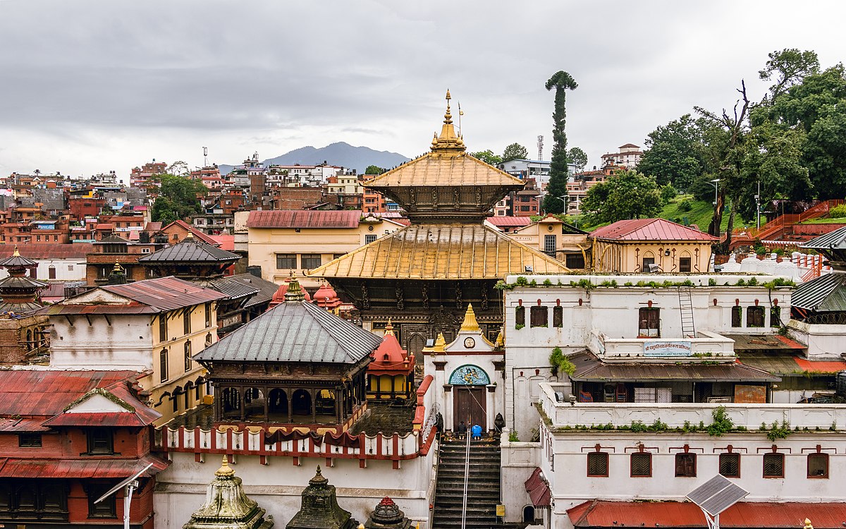 तीजमा पशुपति दर्शन गर्न आउने भक्तजनले मूल मन्दिर परिसरको तस्बिर खिचे नगद जरिवाना गरिने