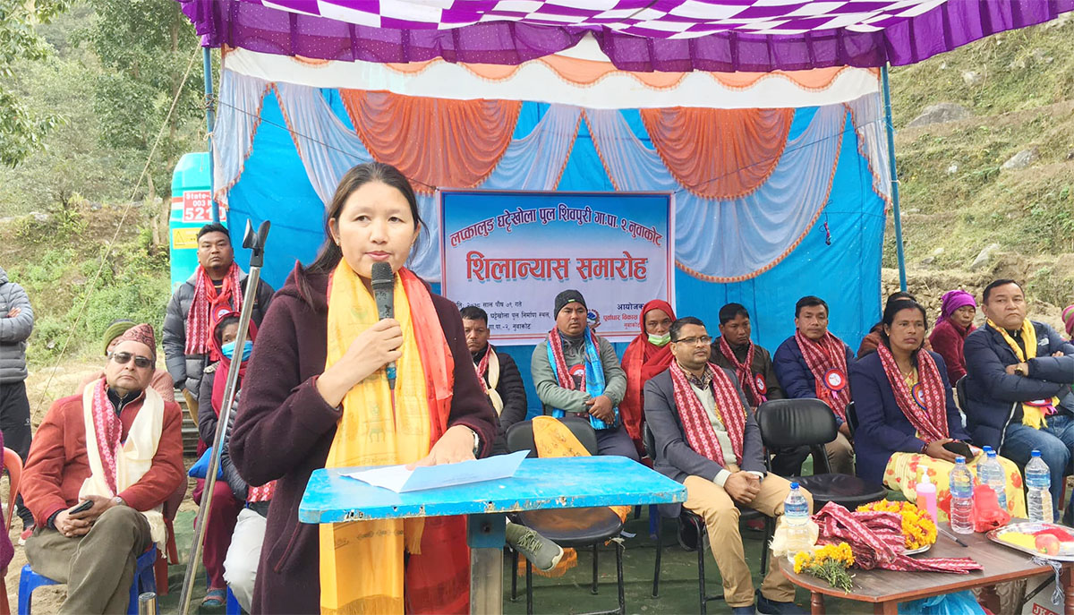 उपसभामुख तामाङद्वारा नुवाकोटको शिवपुरीमा लप्कालुङ घट्टेखोला पुल शिलान्यास
