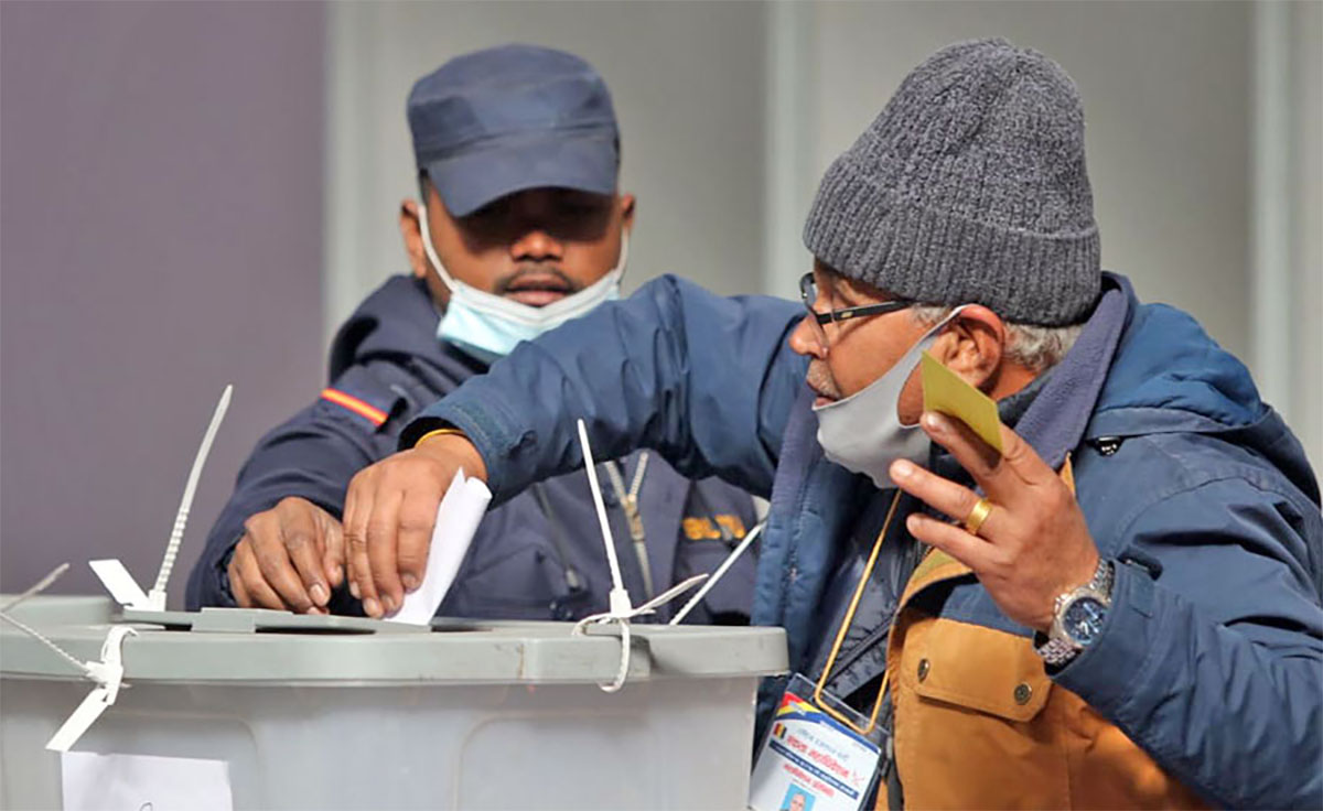 राप्रपा महाधिवेशन : मतदान जारी, अध्यक्षमा थापा र लिङ्देनबीच प्रतिस्पर्धा