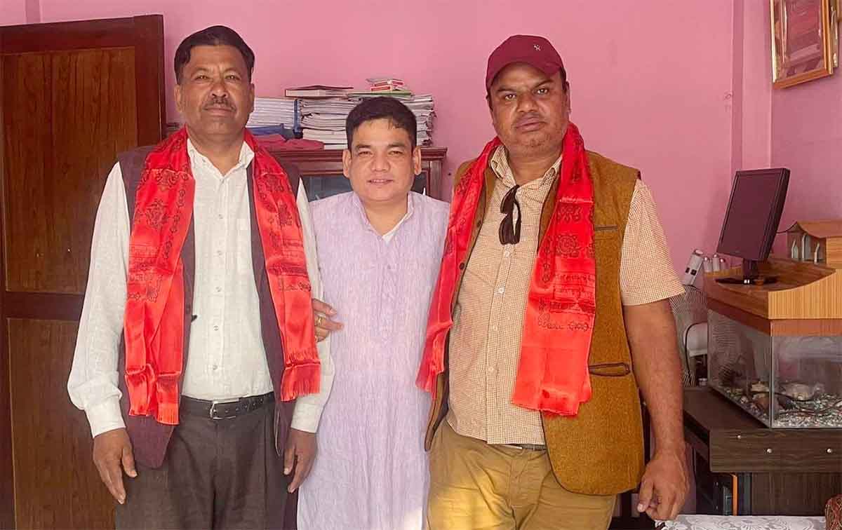 कांग्रेस नुवाकोटका पूर्वउपसभापति थापा एमालेमा प्रवेश 