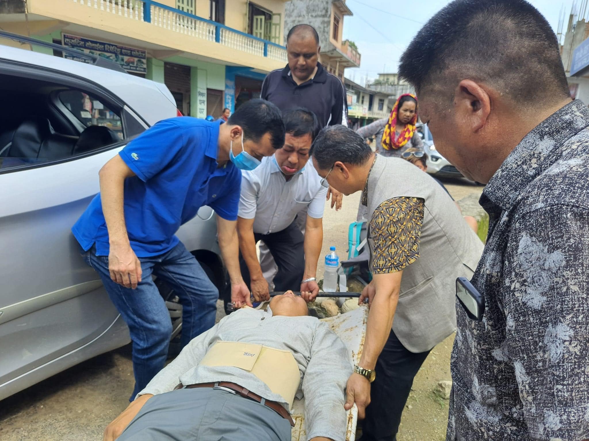 एमालेका नेताहरु सवार गाडी सिन्धुलीमा दुर्घटना, ४ जना घाइते, ३ को अवस्था गम्भीर