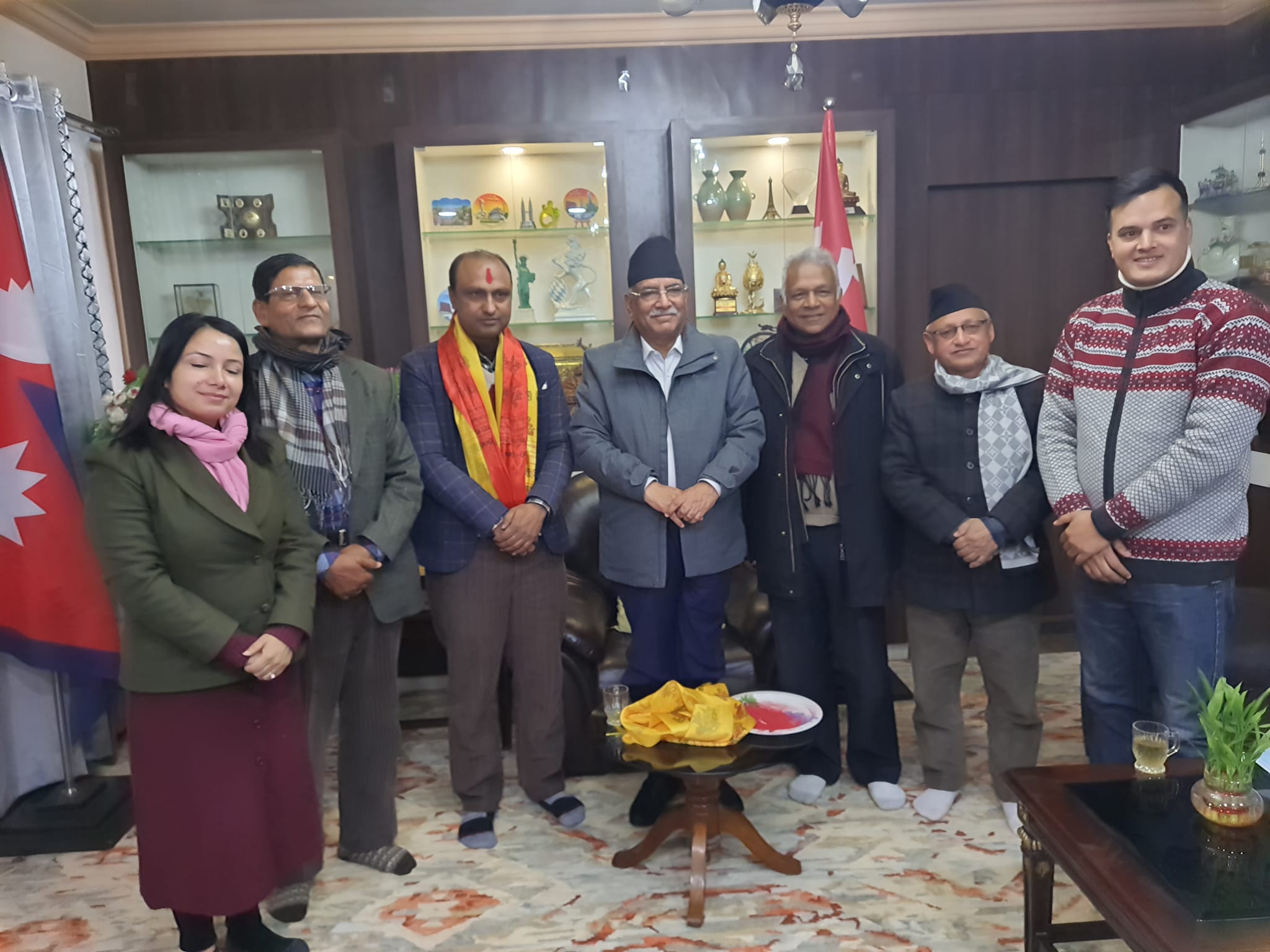 एमाले नेता अधिकारी माओवादी केन्द्रमा प्रवेश