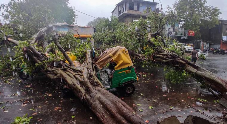 भारतको बिहारमा चट्याङ र हावाहुरीका कारण ३३ जनाको मृत्यु