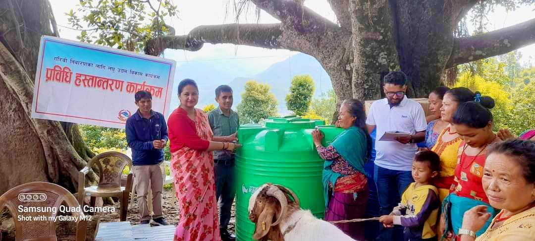 उपमेयर बोगटीबाट नुवाकोट विदुरमा कृषकलाई कृषि सामग्री र ब्याडको बोका वितरण