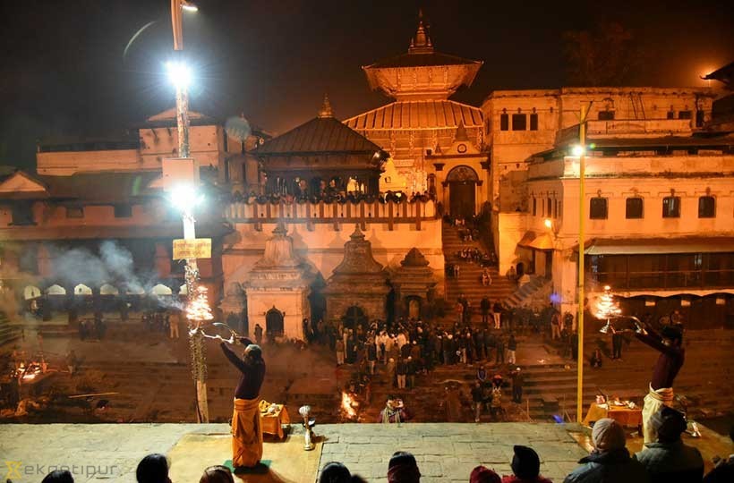 पशुपतिनाथ मन्दिरमा भक्तजनलाई रोक लगाइएकोमा विरोध