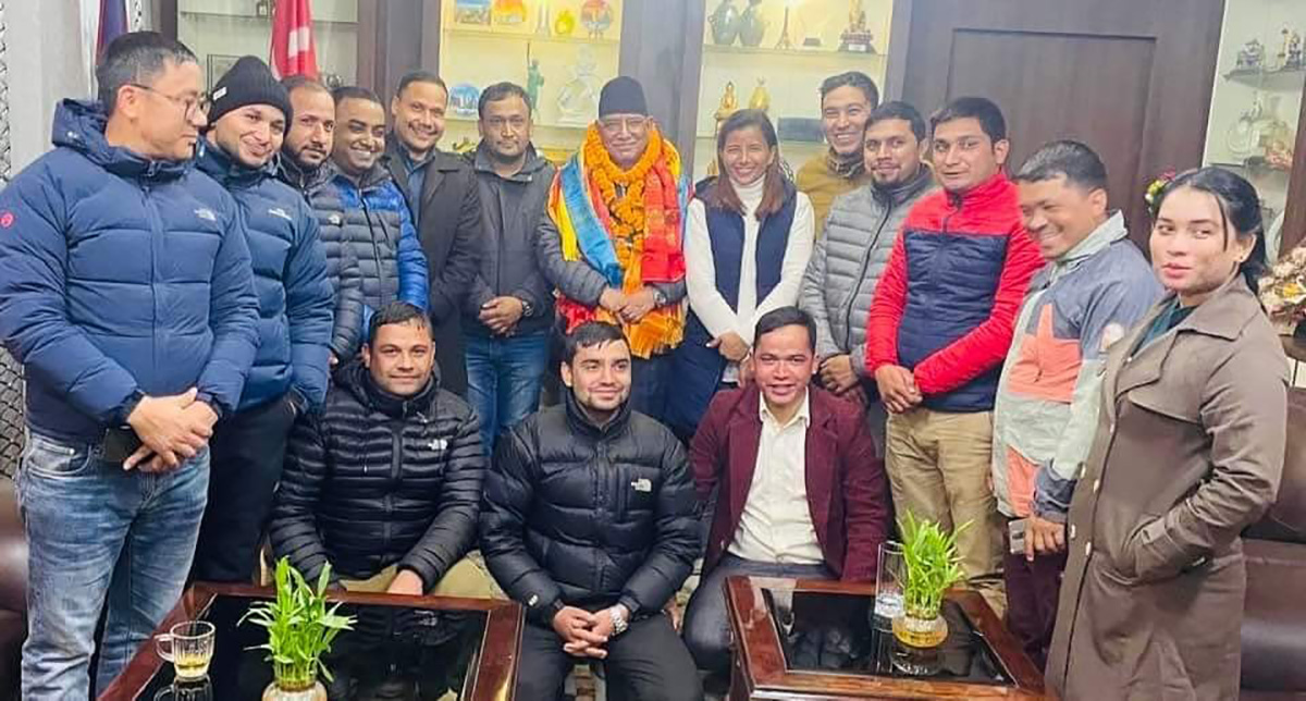 पार्टी निर्माणमा सम्म्पूर्ण शक्ति प्रयोग गर्न विद्यार्थीलाई प्रचण्डको निर्देशन 