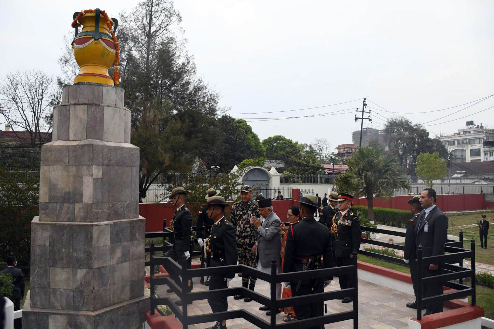 राष्ट्रपति पौडेलबाट शहीद स्तम्भमा पुष्पगुच्छा अर्पण