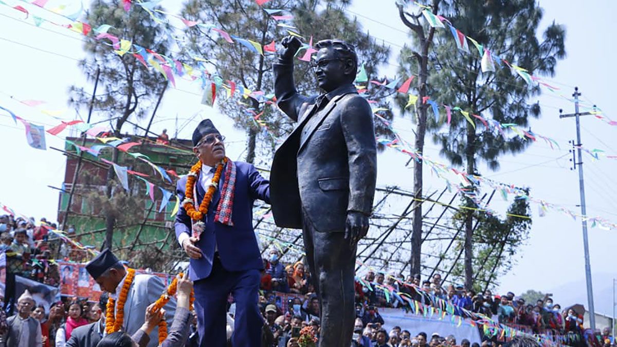 प्रचण्डद्वारा ​पीपलटारमा पोष्टबहादुर बोगटीको सालिक अनावरण 