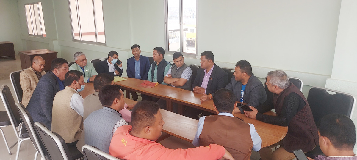 कांग्रेसले टिकट नदिएपछि दुप्चेश्वर अध्यक्ष तामाङ एमाले प्रवेश 